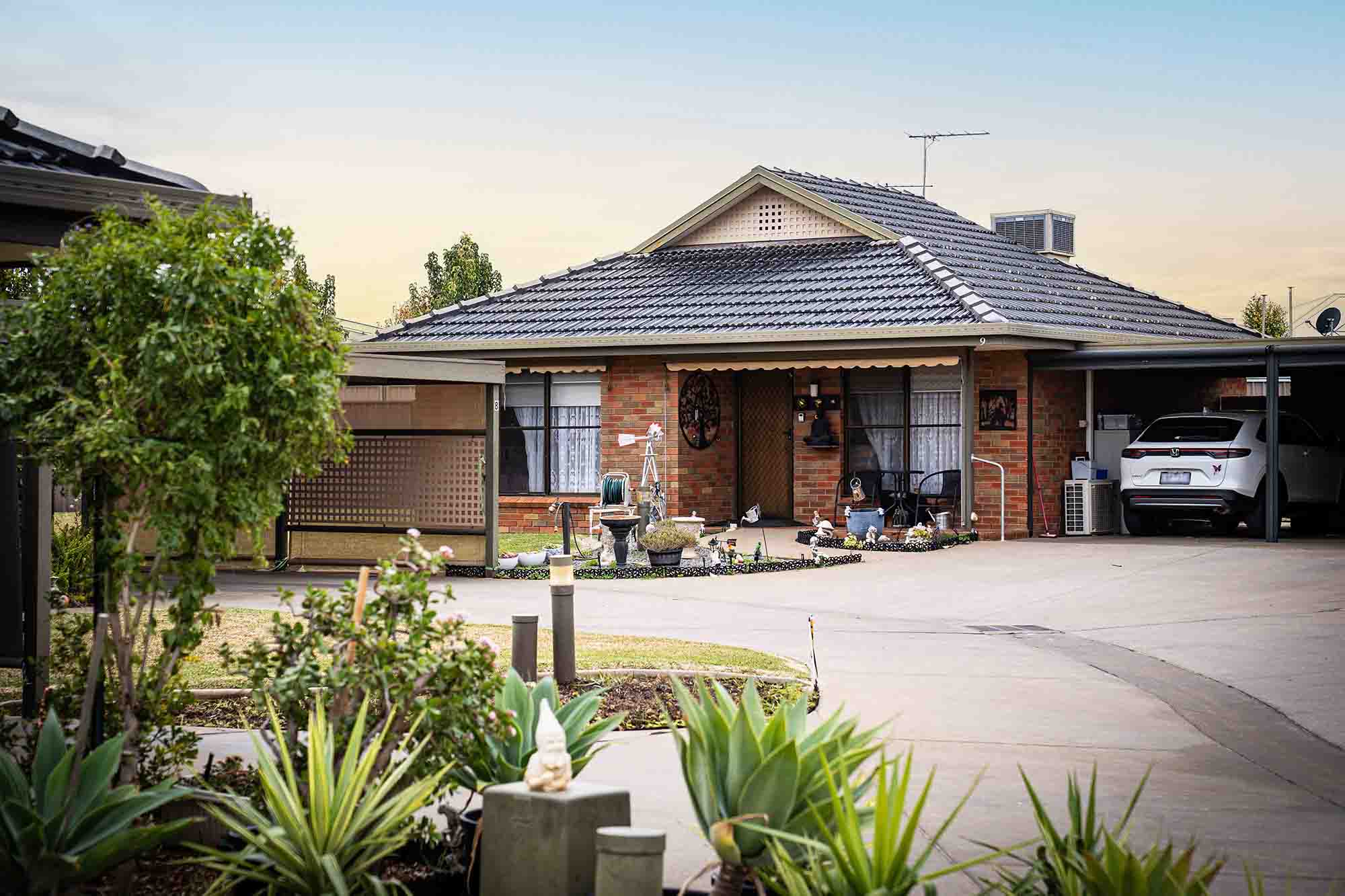 RF RL ILU Banksia Court Introduction 02