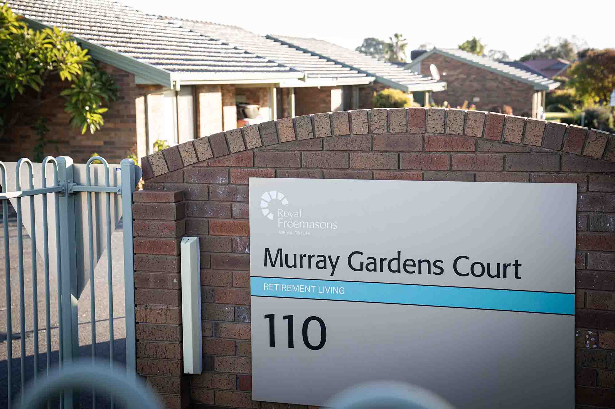 RF RL ILU Murray Gardens Court Intro 3